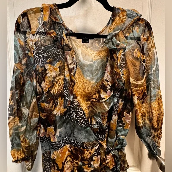 ECI New York beautiful metallic sheer ruffled neck wrap blouse size Large - Picture 2 of 6